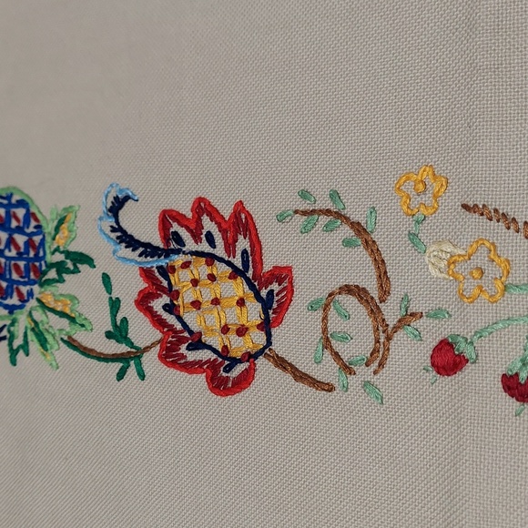 Beautiful Embroidery runner, Hand made(InvS112) - Picture 4 of 7